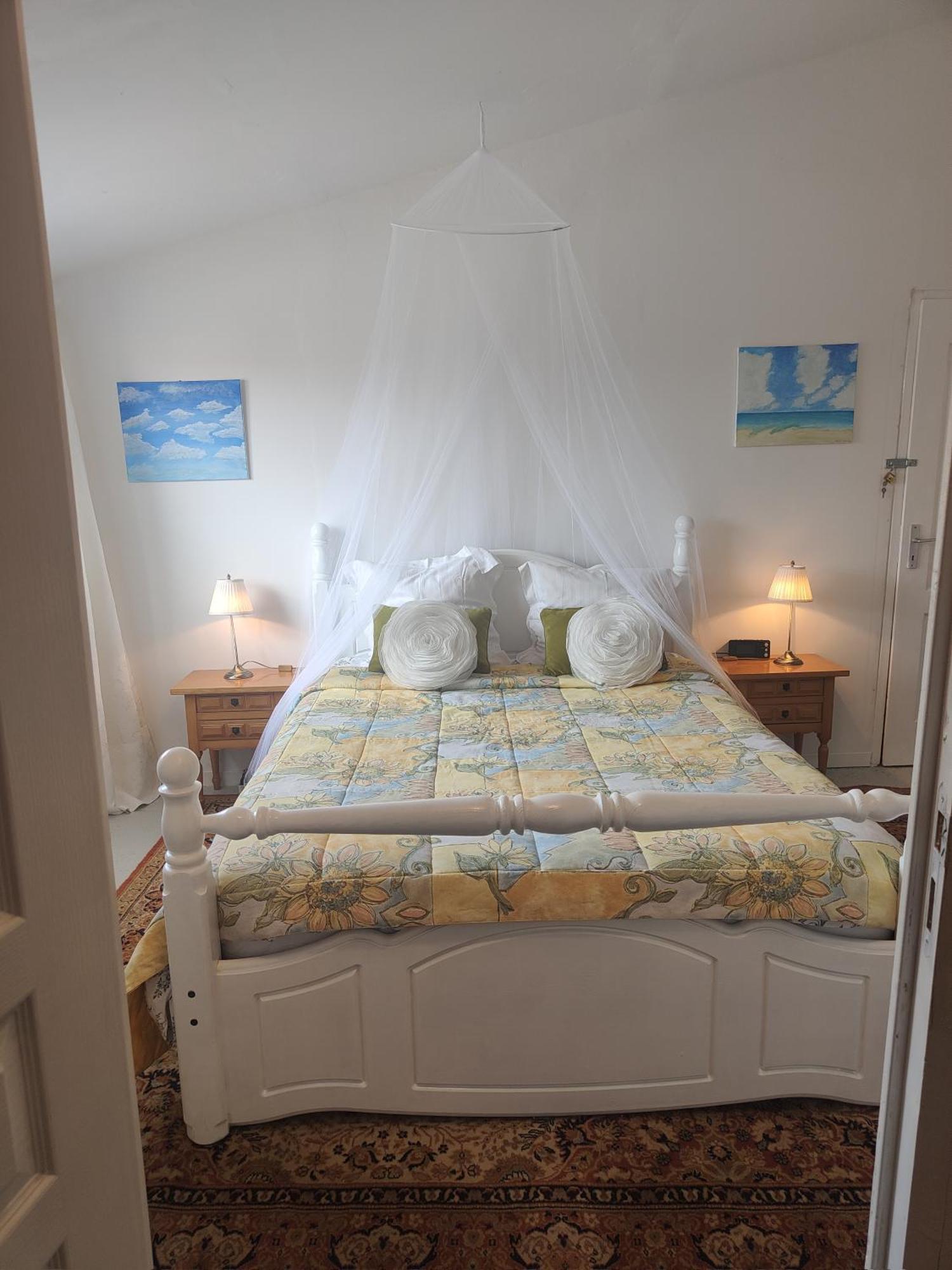Wisteria House Bed & Breakfast Chanteloup  Exterior photo